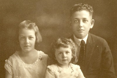 Norton Simon with Evelyn and Marcia Simon, c. 1920